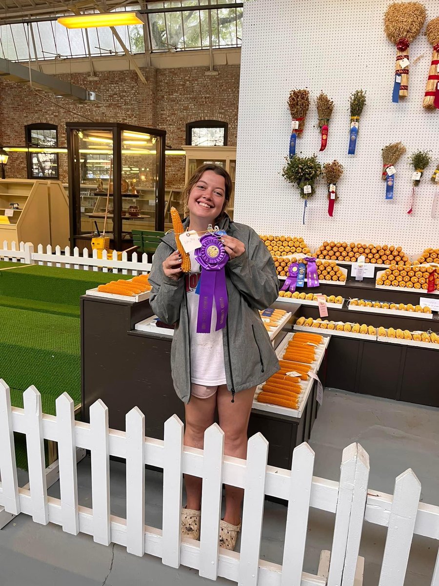 mamaTooStrong's tweet photo. It’s good at the @ILStateFair. The Boss won Grand Champion popcorn. For those keeping track at home, that’s 6 out of the last 8 years. We have a happy farmer today. #popcorn #grandchampion #womeninag #statefair https://t.co/zJYvfHvwq6