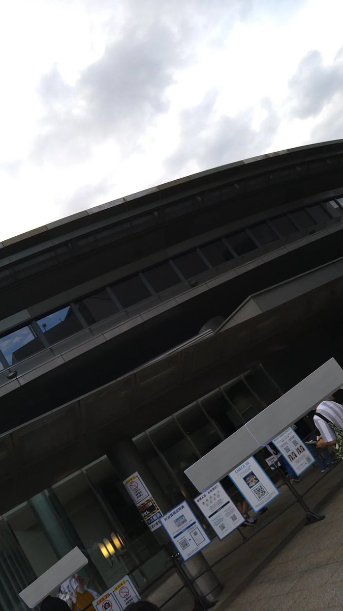 Jii5Yl's tweet photo. 今日は、NiziUの広島グリーンアリーナ公演2日目に行ってきました。
台風で行けるか不安でしたが無事に到着して参加出来ました。
やっぱりNiziUのライブは最高だなと改めて感じるライブでした。
今日のWithUの一体感は半端なかったな〜！
明日は少し広島観光します。
#NiziU_tour
＃NiziU
#COCOnutFes https://t.co/IcYXIkGwaC