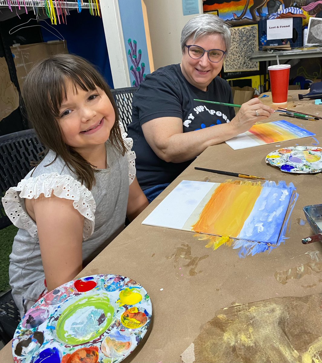 YouthHorizons's tweet photo. Canvas painting was the focus at this month’s CityArts event. Thank you, Mentors, parents, protégés, and @WichitaCityArts https://t.co/OgFCU4rSSk