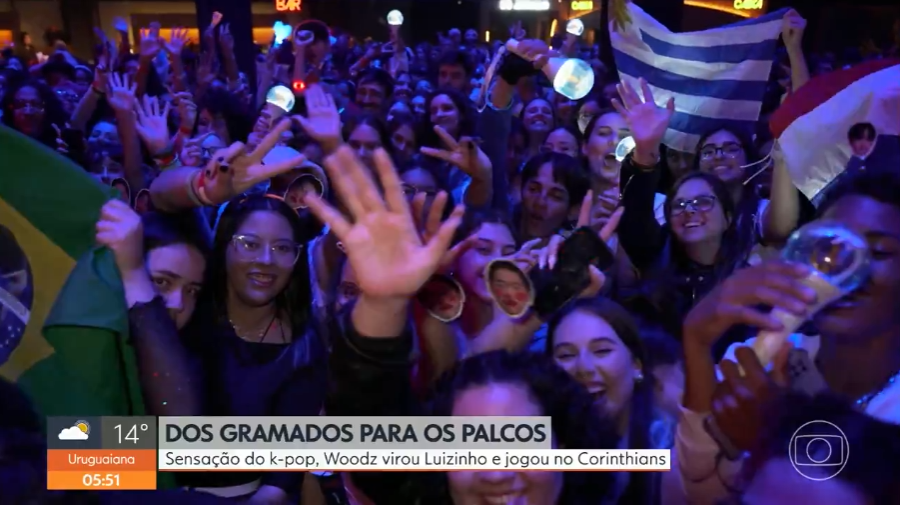 followhwstar's tweet image. Mais uma matéria para Globo no #Hora1 com #WOODZ, nosso amado #Luizinho! Vários fãs apareceram e tem entrevista! Vem assistir aqui: glo.bo/45hNfG2