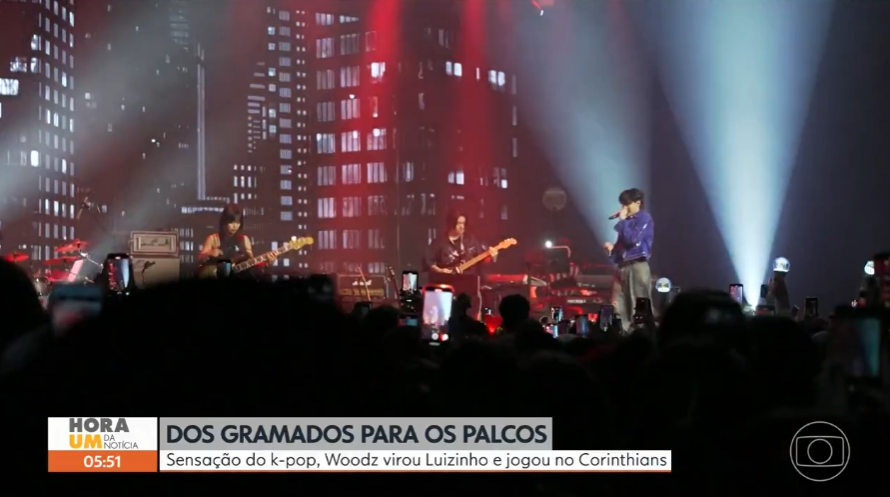 followhwstar's tweet image. Mais uma matéria para Globo no #Hora1 com #WOODZ, nosso amado #Luizinho! Vários fãs apareceram e tem entrevista! Vem assistir aqui: glo.bo/45hNfG2