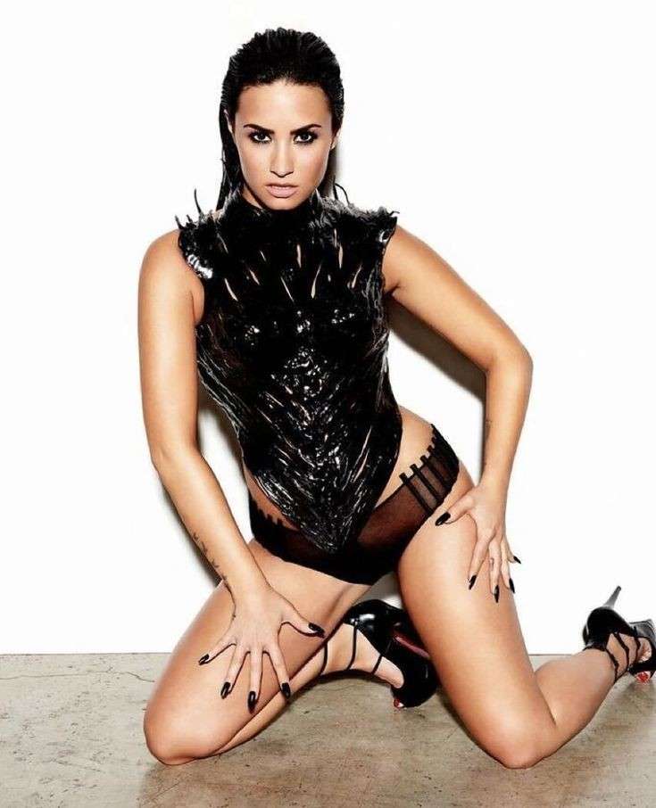 DEMI LOVATO F3LWxj4acAAotNA?format=jpg&name=medium