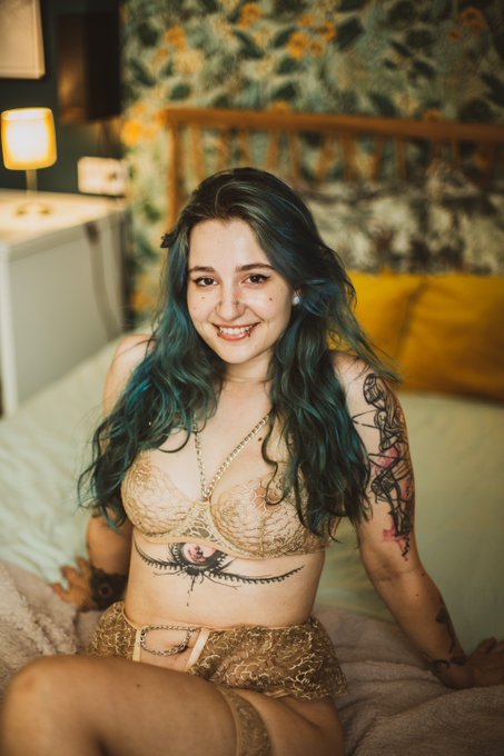 &ccedil;a c'est ma t&ecirc;te quand je vois que j'ai d&eacute;pass&eacute; les 2.2k abonn&eacute;s sur mon OF VIP 😳 https://t.co/pJGhs<a href="/tag/japantouch"class="tags"><span>#japantouch</span></a><a href="/tag/japantouch2023"class="tags"><span>#japantouch2023</span></a>