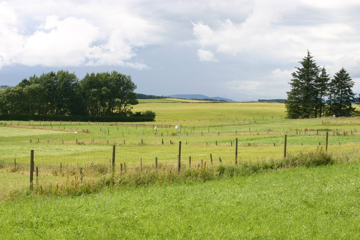 ECT_UK's tweet photo. A few weeks ago, we visited the #grassland #LongTermExperiment #LTE Tulloch in #Scotland & we met with the @SRUC. Here Christine Watson is investigating the productivity of #legume based systems through the use of #CropRotations. @AgGlten More on Tulloch: https://t.co/YGT9DUDLyZ https://t.co/9HD1BJ5sls