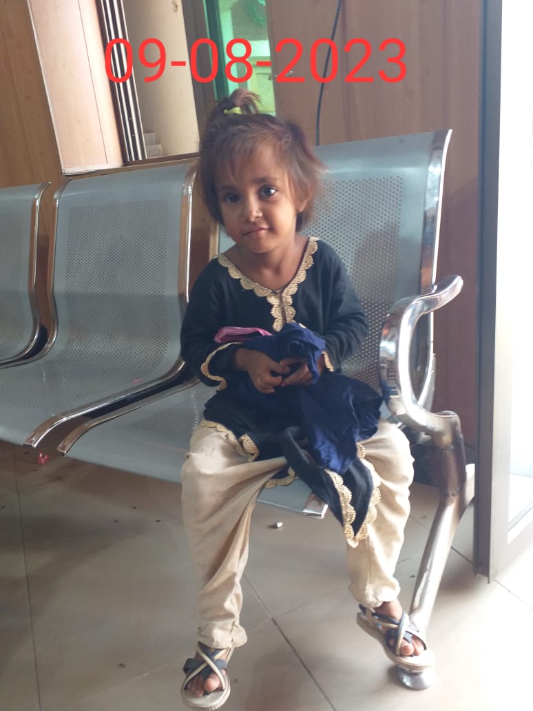 یہ بچی تھانہ سٹی ساہیوال میں موجود ہے. جو اپنا نام " انم " اور والدہ کا نام "طاہرہ" بتاتی ہے اور گھر کا ایڈریس نہیں بتا سکتی . جس کو اس بچی کے بارے میں کوئ معلومات ہو وہ تھانہ سٹی ساہیوال رابطہ کرے. اور اس کو مزید گروپس میں شیئر کریں.