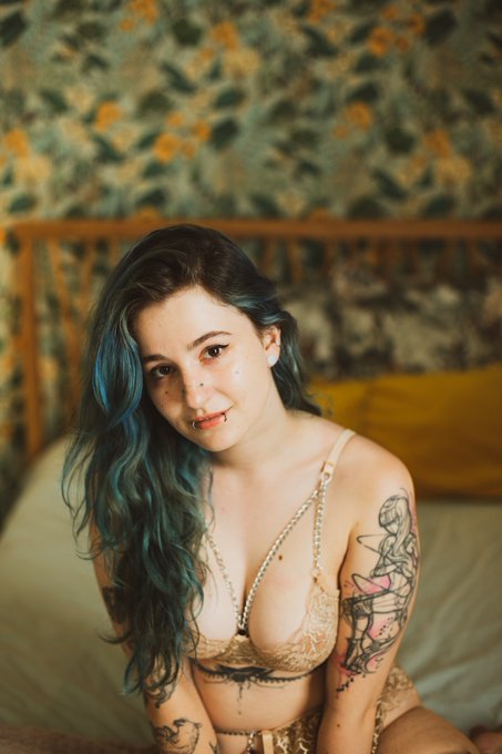 On dirait presque que je suis sage 😇 https://t.co/mYI0OljXwn