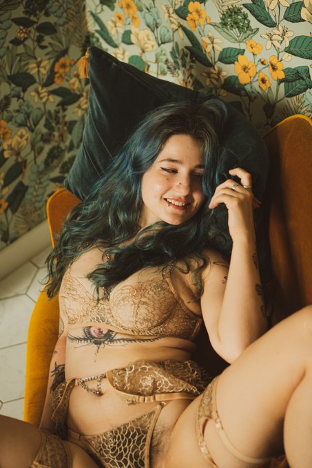 Il para&icirc;t que vous aimez bien mon petit buisson? 😇 https://t.co/7U6GbtUZQz<a href="/tag/japantouch"class="tags"><span>#japantouch</span></a><a href="/tag/japantouch2023"class="tags"><span>#japantouch2023</span></a>