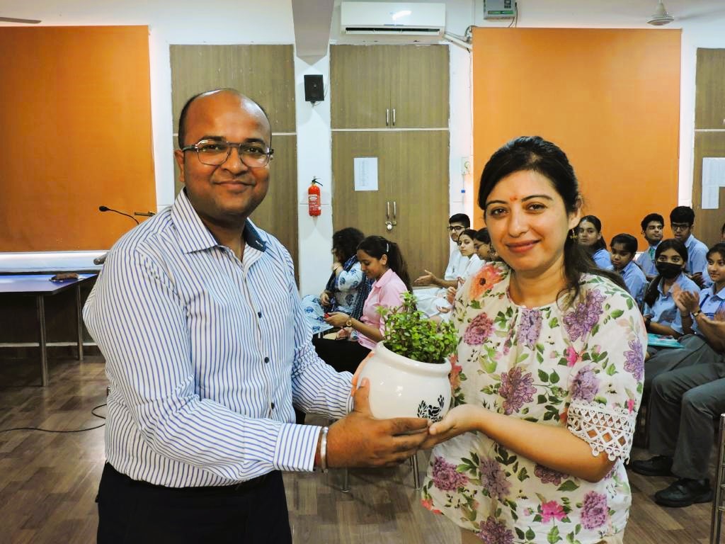akmittals's tweet photo. Welcomed @CampusFrance, which is a govt. agency that operates under the French Ministry of External Affairs and the Ministry of Higher Education and Research in France. They counselled Ss of our school and other participating schools who are looking to pursue education in France. https://t.co/ivRHR2XylP
