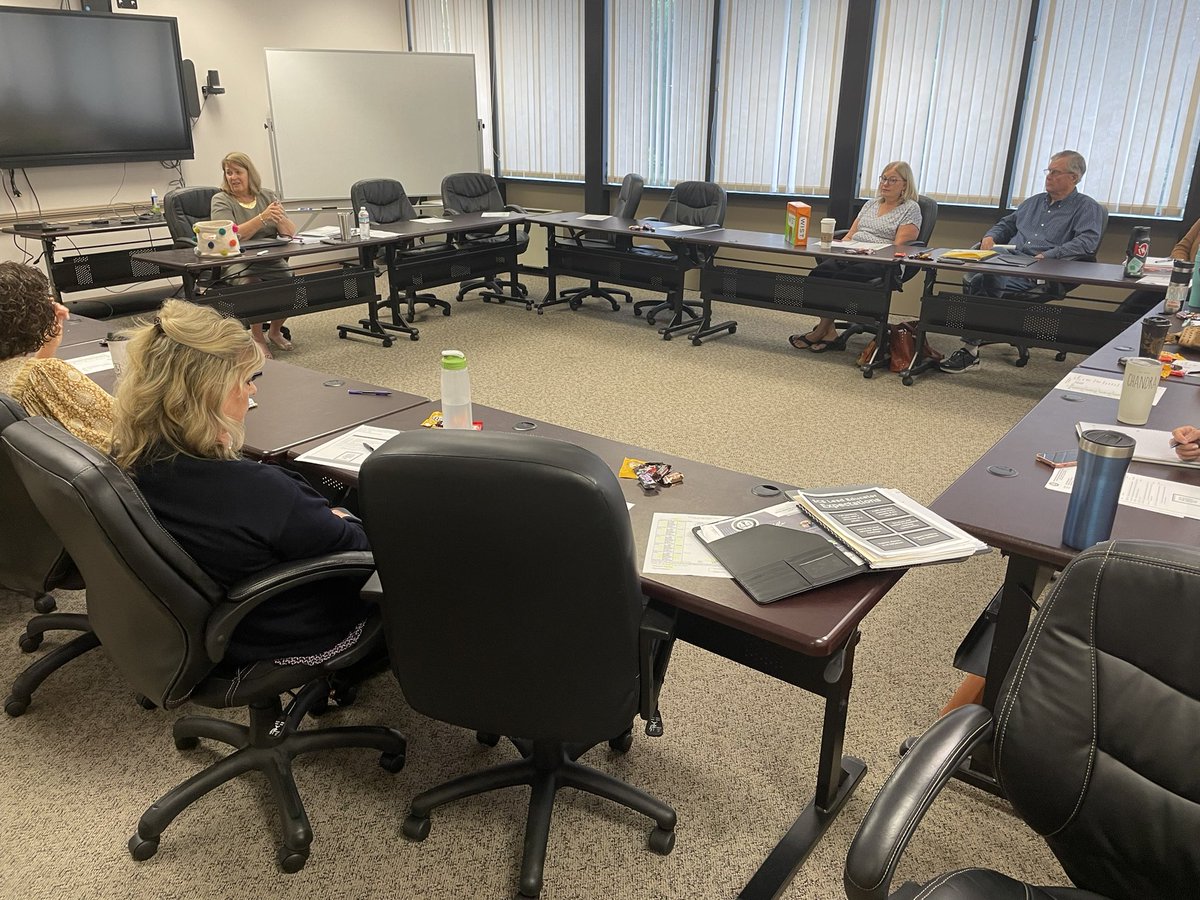Penny Gilliand, Accountability Coordinator, speaking to our Reading Interventionists. “Build a relationship with your students before you teach them how to read better.” #RelationshipsMatter #SumnerAchieves