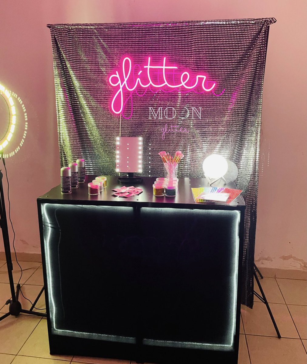 orinicodemo's tweet photo. Tengo mi propio stand de glitter y jamás imaginé que iba a quedar así de lindo 🥹✨

📷 glittermoon.sf
📍Santa Fe https://t.co/INaR5K1hvz