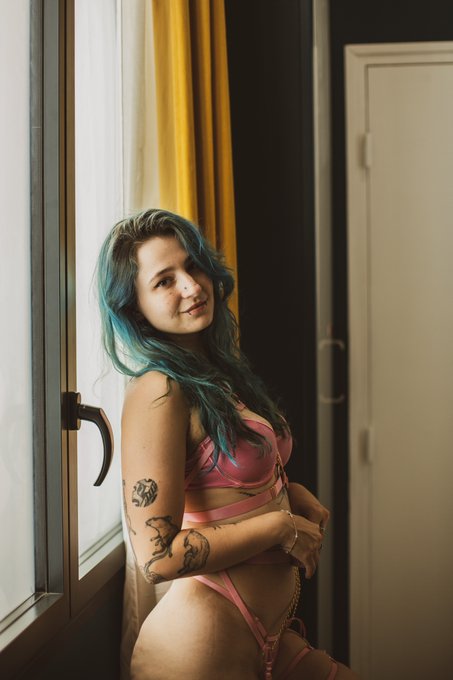 RT si tu veux &ecirc;tre mon voisin https://t.co/oWjUhF1Imy