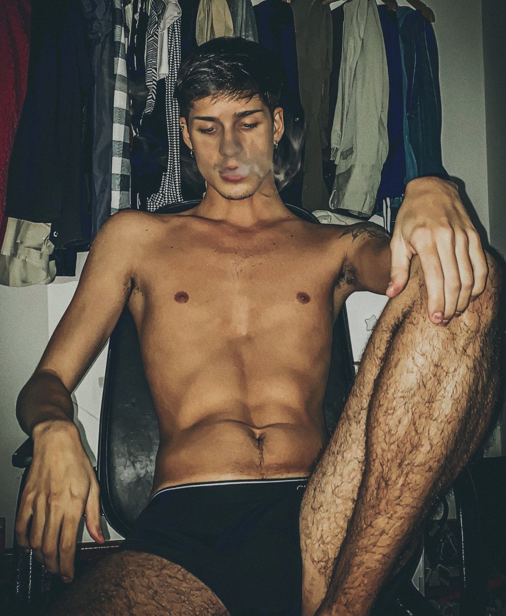 Sempre que quiser ficar comigo, é só beijar meu pescoço 🖤✨