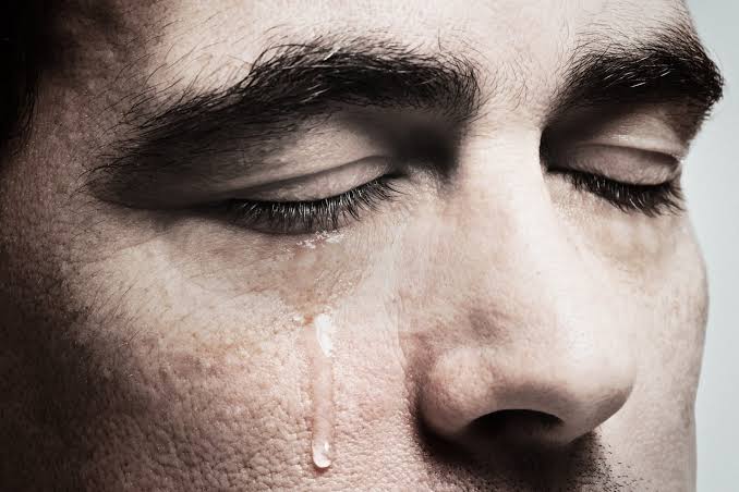 oyeaadii's tweet photo. Unpopular opinion:
Men can never fake tears.

#MenProblems
#TrueStory
#OyeAadii https://t.co/LWi9B6kD4J