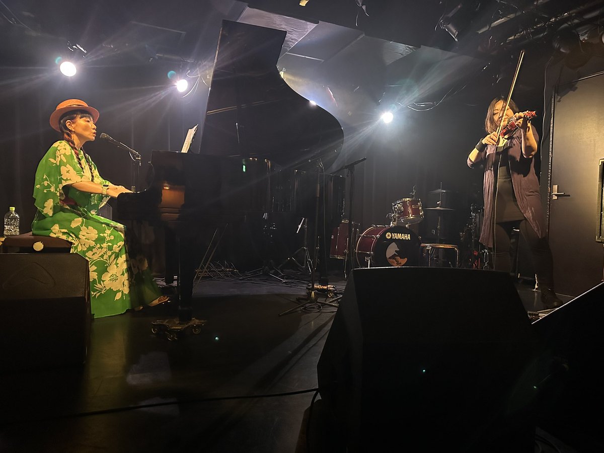 n_pro_spectator's tweet photo. 今日は、#東新宿 #真昼の月夜の太陽 に行って正解だった!
#uohsaoh だけでなく、#森となる、さらに #コミネリサ さんという、逸材なアーティストさんとも出会う。
#STRAYnote のRURIさん、#北川さやか さん…みんなよかった! https://t.co/yQHvGANvxN