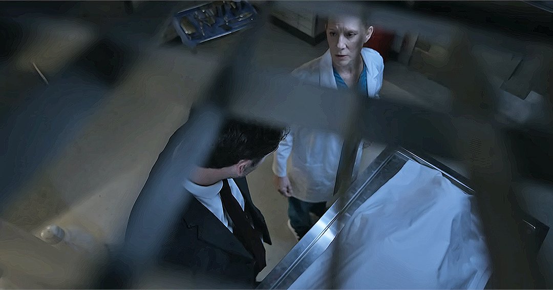 drawstuff99's tweet image. Medical examiner&apos;s office in the finale.  The metal ceiling was important, knowing we would see it looking up at Mickey&apos;s reaction. Lots of metal surfaces in the architecture &amp;amp; set dec make for some nice reflected light. #thelincolnlawyer #productiondesign #artdirection @netflix