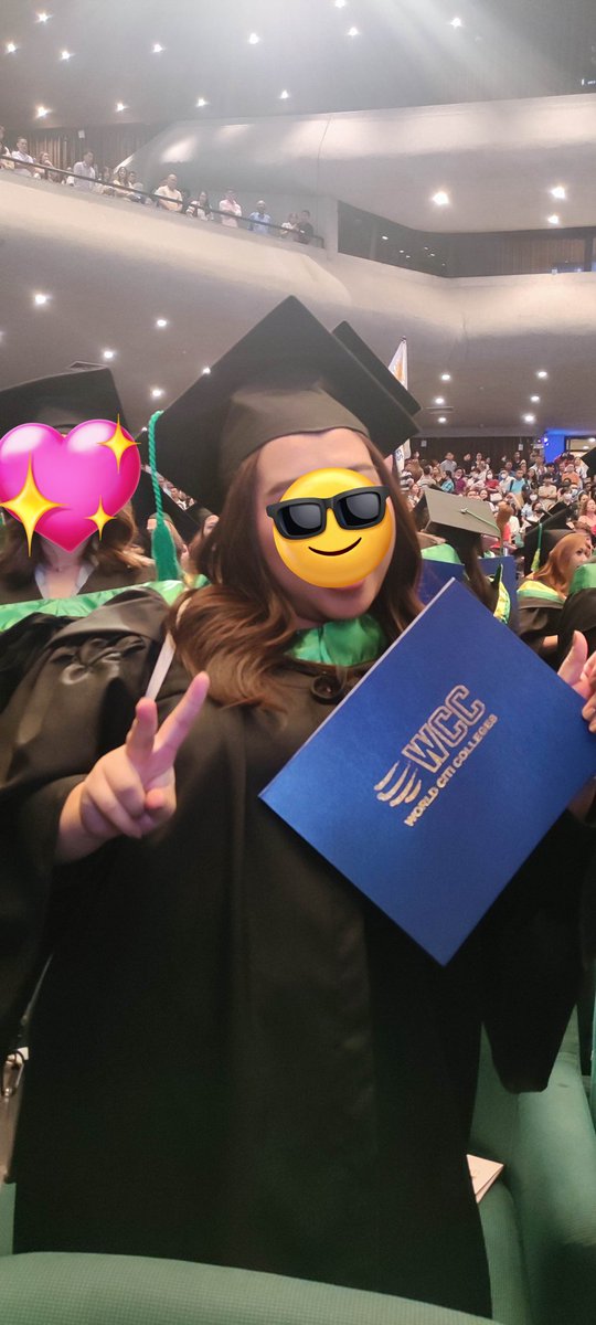 Alliadc98's tweet photo. Finally! Im done! 👩‍🎓😊 https://t.co/jL2xafqvFb
