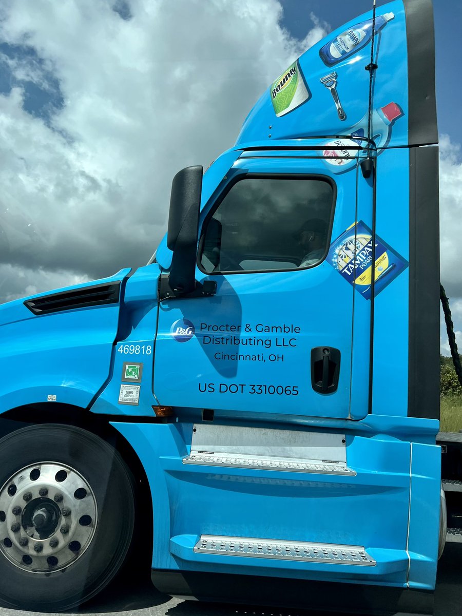 How much would they have to pay you to drive a truck with tampons on the side? 🤣🤣🤣

#thedirtyoldtrucker #trucking #truckingindustry #trucker #truckerlife #procterandgamble #pg #tampax