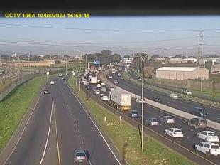 TrafficSA's tweet photo. Cape Town - N1 Outbound:  BUSY between Canal Walk and Plattekloof Hill https://t.co/97rB4kLJ1C