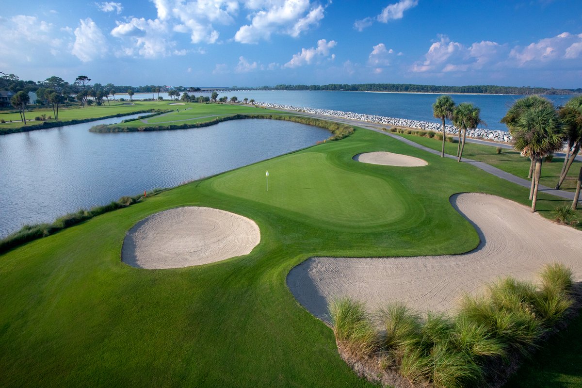 FrippIslandRsrt's tweet image. Golfing is always better with an oceanfront view! 🌊 The beauty on Fripp truly cannot be beat. ⛳ 

#frippisland #oceanpoint #frippinit