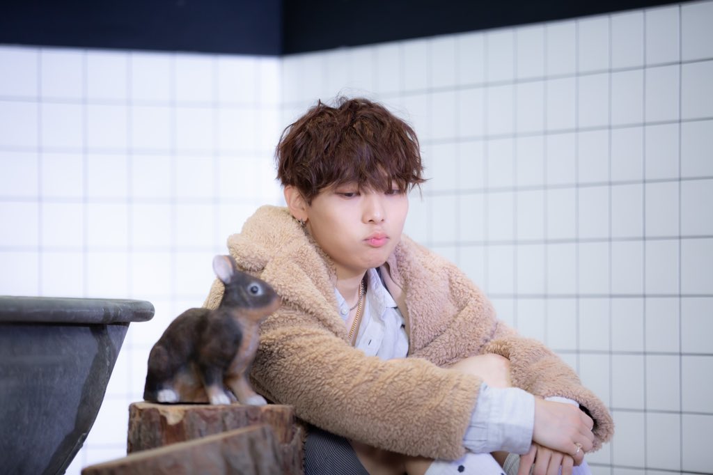 AlphaBAT_JIN's tweet photo. ⏳✈️⏳ https://t.co/jX3S6m7KBc