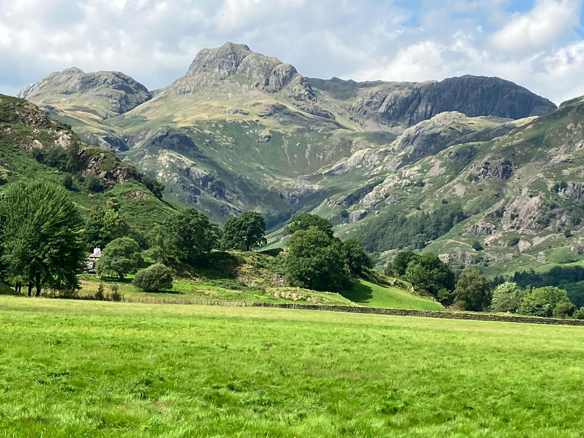 Keir_Starmer's tweet photo. Remembering my mum as we walk past her all time favourite mountains - the Langdale Pikes. https://t.co/3dTl8eO31c