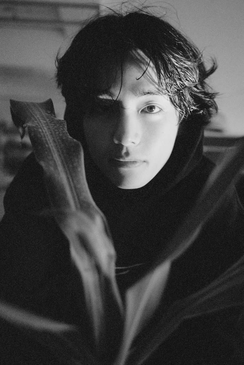 btspicstwt_'s tweet photo. [📸 PHOTOS] 

#V_Layover "Photo 1" | 𝐀 𝗧𝗵𝗿𝗲𝗮𝗱 (1) https://t.co/dIVr18tApR