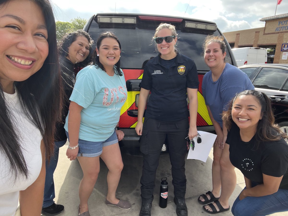 LizetteSmithK's tweet photo. Having fun with ⁦@ms_gvillarreal⁩ @msle07 ⁦@CourtneyLFlores⁩ ⁦@NISDBoldt⁩! #boldtistheway #boldtretreat23 https://t.co/pbGNf1u5cI