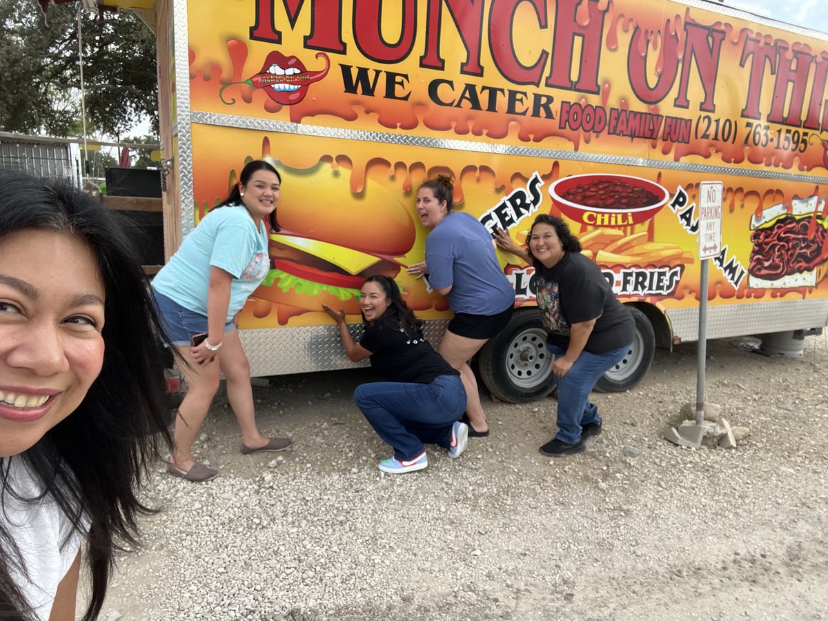 LizetteSmithK's tweet photo. Having fun with ⁦@ms_gvillarreal⁩ @msle07 ⁦@CourtneyLFlores⁩ ⁦@NISDBoldt⁩! #boldtistheway #boldtretreat23 https://t.co/pbGNf1u5cI