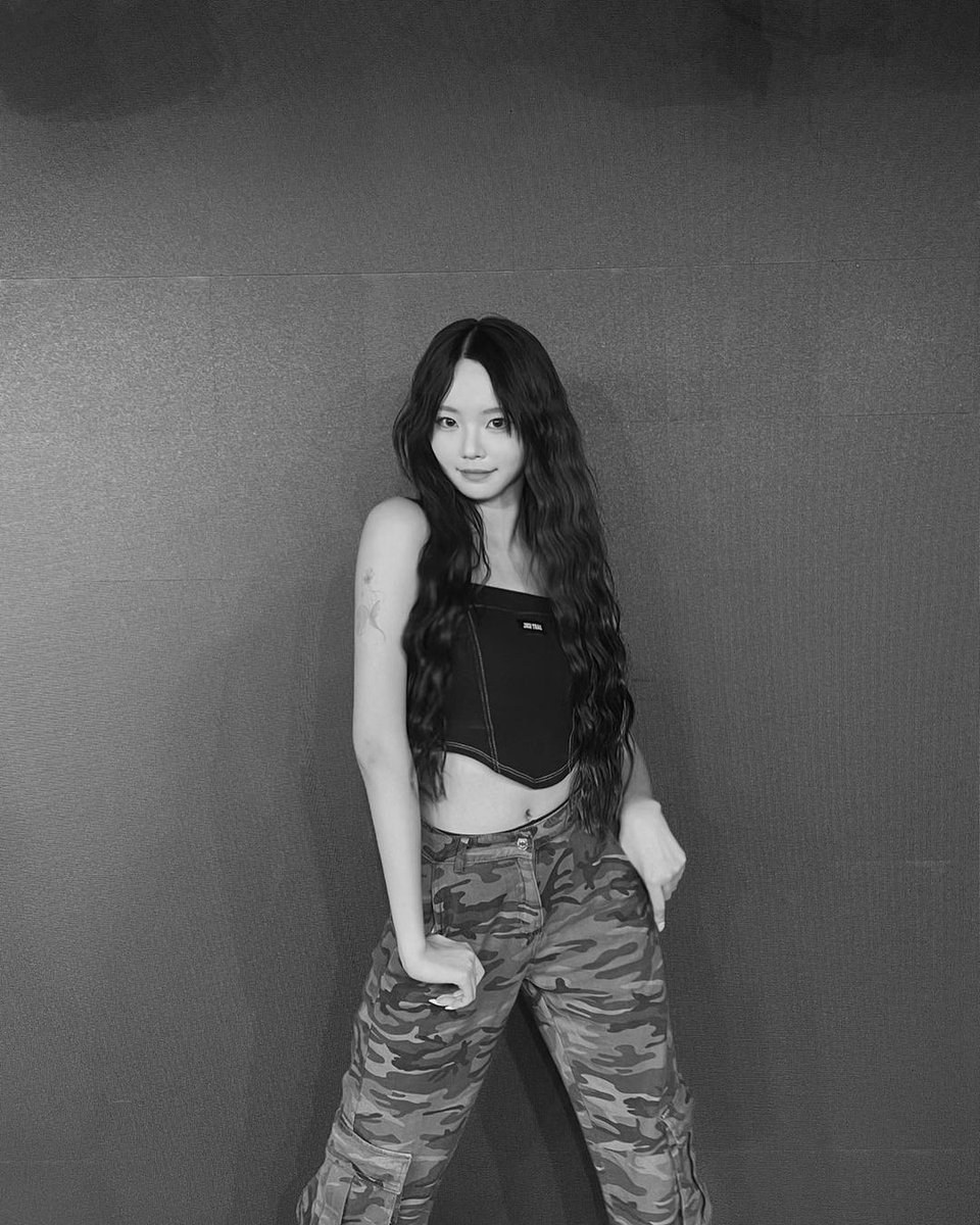 kgirlsource's tweet photo. KISSGIRL's instagram update with Riria!

#RIRIA いつもと少し違う雰囲気のりりあをお届けします🐰🩶 … そして皆さん、誕生日のお祝い本当に本当に本当にありがとうございました！！！😭 (cont-) https://t.co/AGI8vXlSmU