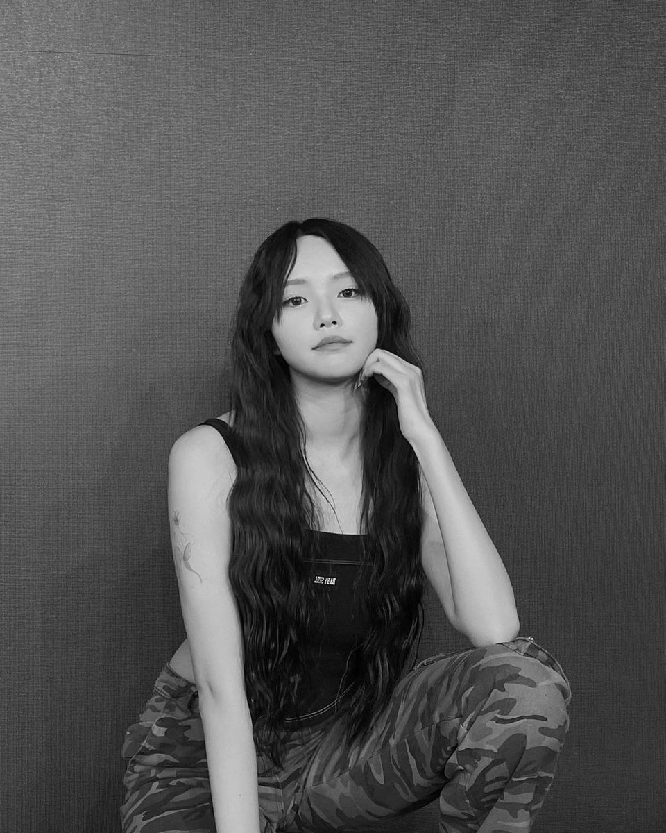 kgirlsource's tweet photo. KISSGIRL's instagram update with Riria!

#RIRIA いつもと少し違う雰囲気のりりあをお届けします🐰🩶 … そして皆さん、誕生日のお祝い本当に本当に本当にありがとうございました！！！😭 (cont-) https://t.co/AGI8vXlSmU
