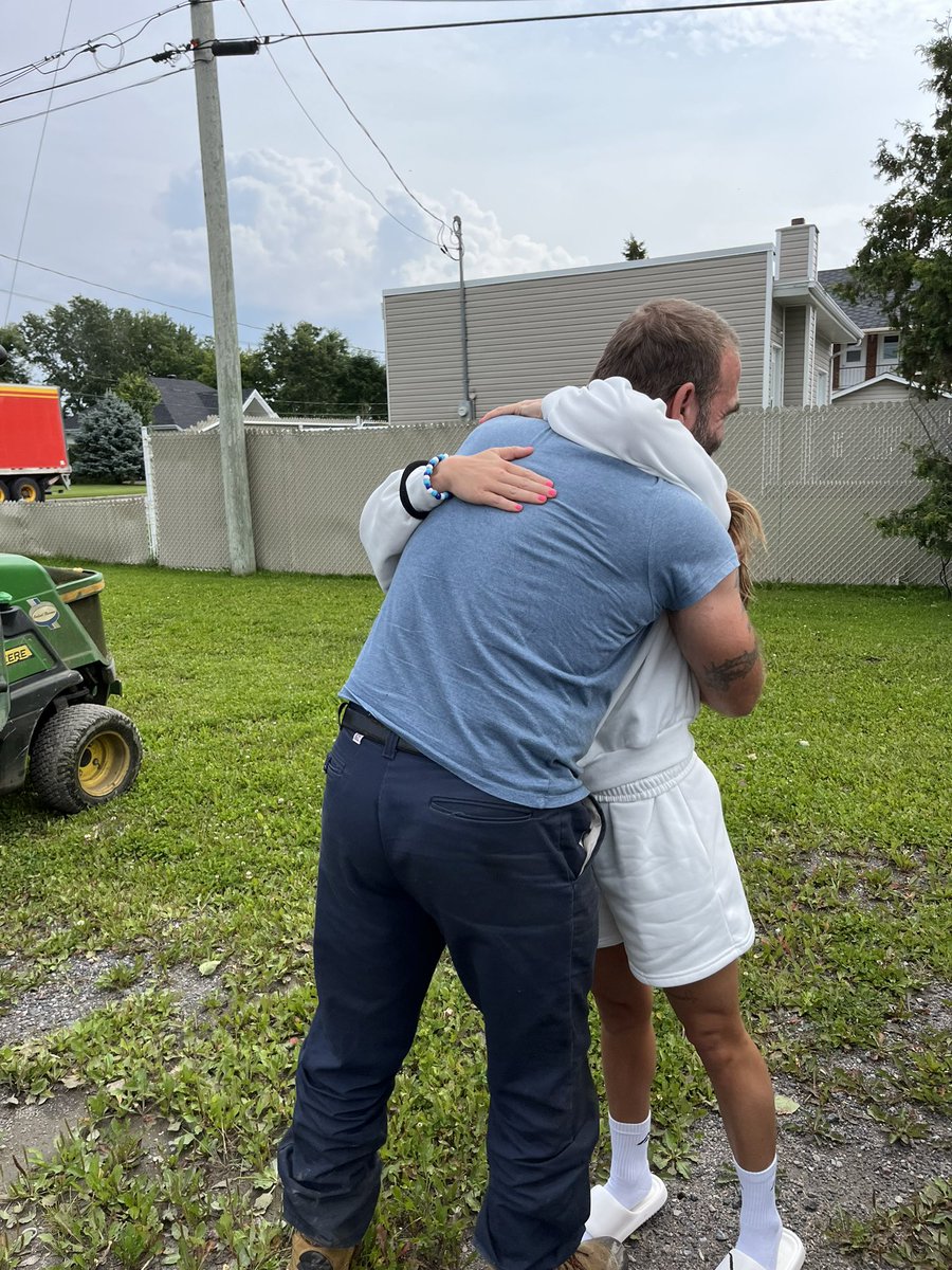 J’ai dis à Stephan Larouche si on va au Saguenay je veux vraiment rencontrer Stephane Ouellet 🥊 j’étais très émue de le voir, j’entends parler de lui depuis tellement longtemps! Merci pour ton temps Stephane! 🥰🥹😁