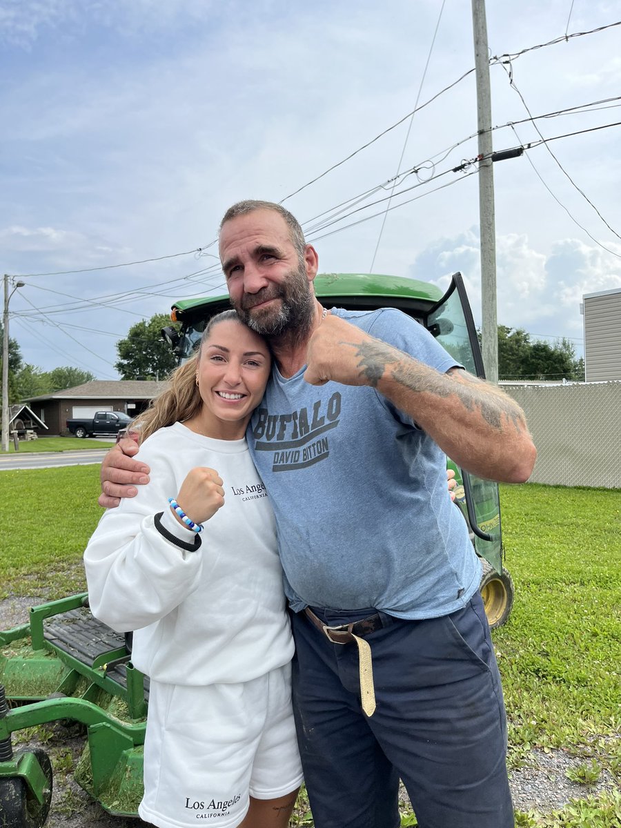 Kim Clavel tweet media