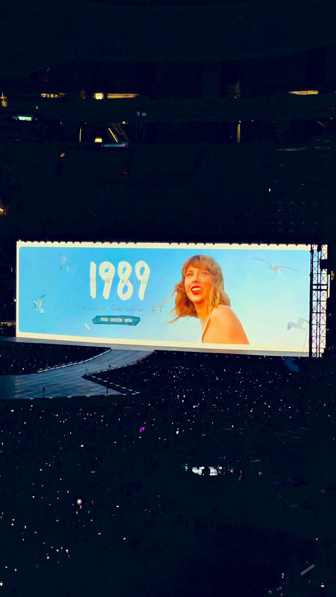 Thank you for delaying our flight back home, <a href="/Delta/">Delta</a> . We needed to sleep in after this epic night with <a href="/taylorswift13/">Taylor Swift</a>