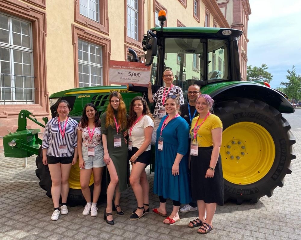 wherewomenwork's tweet photo. #PrimeEmployerforWomen @JohnDeere supported #HerHackathon, #Germany’s biggest #hackathon for #women organized by @TheHackathonCo💻️ #JohnDeere challenged participants to develop a #farming #app & the outcome was truly impressive!🚜 👉🏼 https://t.co/0d3V89ltzr #LifeatDeere #agtech https://t.co/cnWMKq8qLu