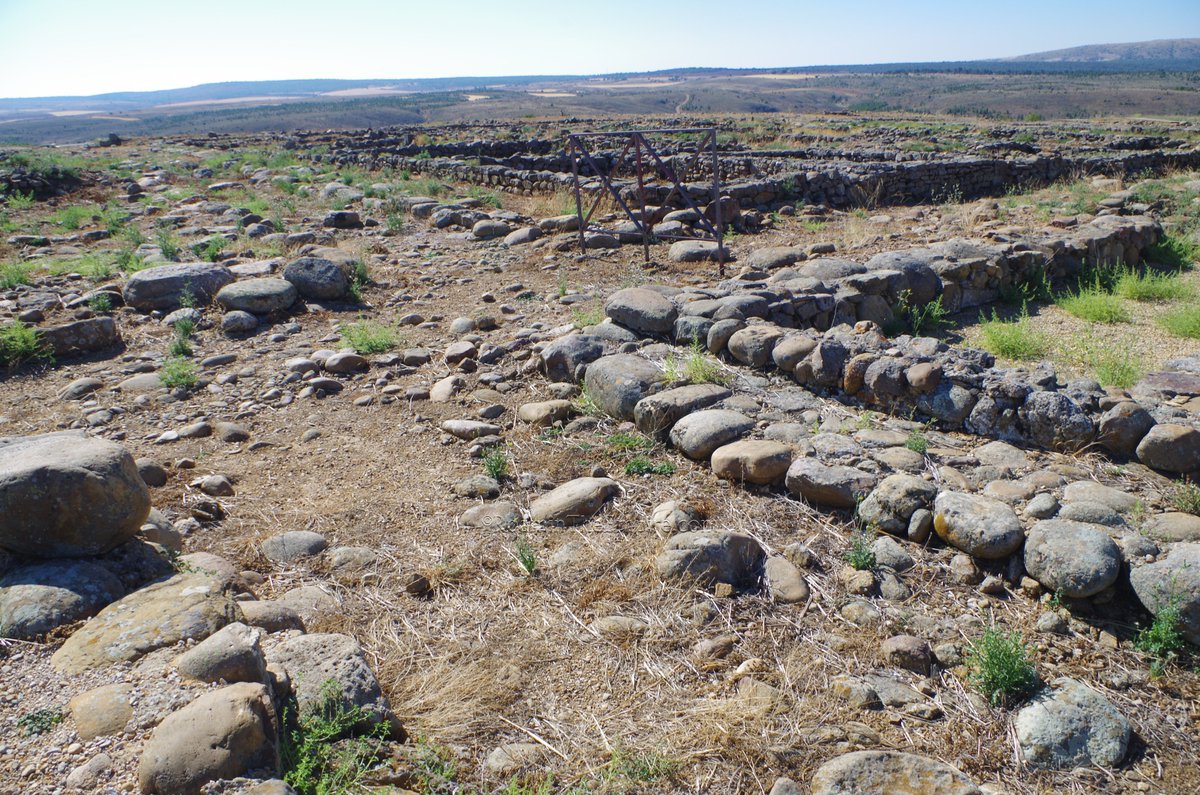 roamintheempire's tweet photo. New post this week, the first of two on ancient #Numantia, site of famously stubborn resistance to the Romans during the Celtiberian Wars in the 2nd century BCE before finally being taken in 133 BCE.
https://t.co/CJHZa2hDOB
#Archaeology #RomanArchaeology #Spain https://t.co/OGjyvFOavD