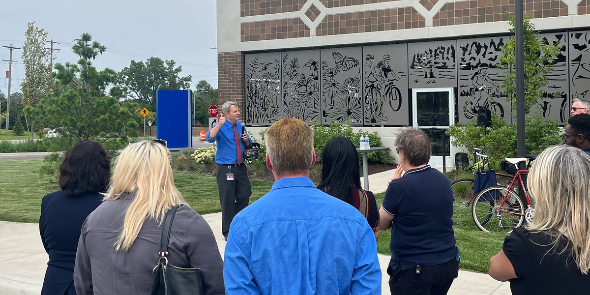 LCCStars's tweet photo. Last night we unveiled our new bike storage area at the Downtown Campus! 🚲

Our thanks and congratulations go to designer Taylor Riffle who designed the panels on the structure.

#lovelansing #campuslife #biking #communitycollege https://t.co/mhuqO8QbHo