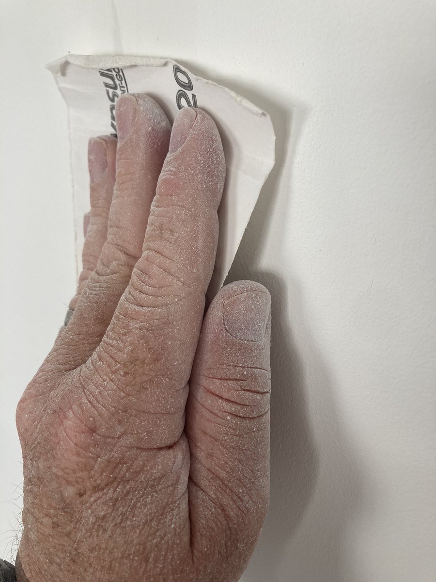 AlpinePainter's tweet photo. Back from holiday …. #painter #decorator #backfromholiday #holidayblues #sanding #tring #tanfading https://t.co/845IoTYw1d