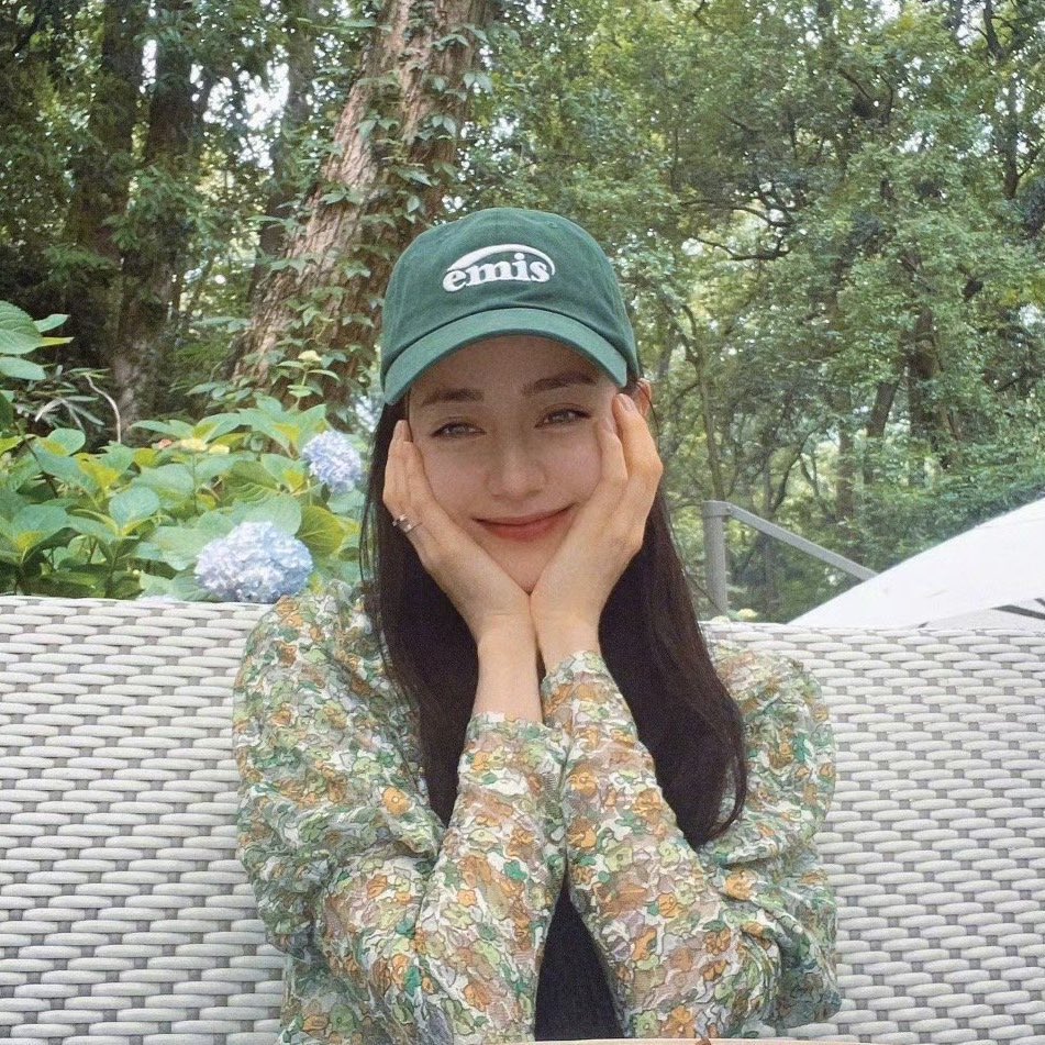 ⠀
        สะบันงา ( n. ) ไม้เถาเนื้อแข็ง
        ดอกมีกลิ่นหอมจัดในช่วงเวลาพลบค่ำ

⠀