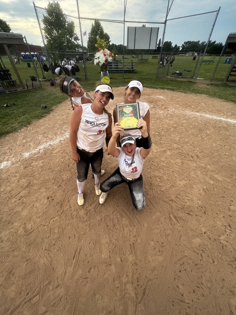 Mikayla Hussar tweet media