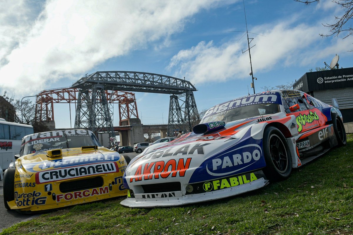 actcargentina's tweet photo. El TC y Buenos Aires ❤️

Junto a dos autos emblemáticos del TC como lo son los de @guilleortelli y @guri, comenzamos a recorrer los rincones porteños en la previa de la próxima fecha del #TurismoCarretera 🏙️ https://t.co/YaGILBCgj3