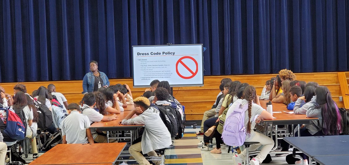 PrincipalDuncan's tweet photo. 7th grade @KilloughEagles students are learning about Behavior Expectations. @APBivicaTaylor
#ReachingNewHeights #IAMKMS https://t.co/M9uSuLLPDm