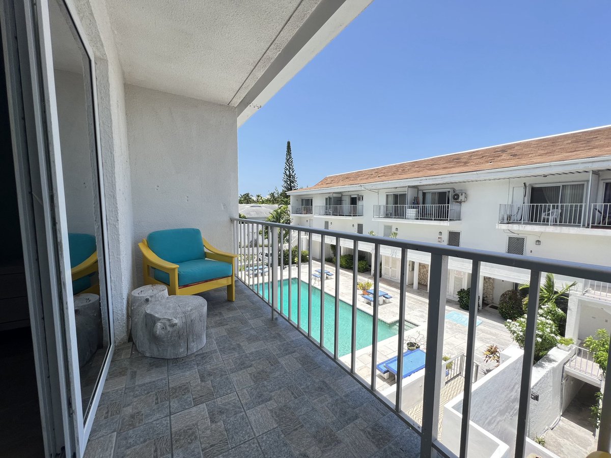 BrianTAustin's tweet photo. 📣 NEW LISTING 📣 - This 2 🛏️, 1.5 🛁 Townhouse is located on the coveted Paradise Island, Bahamas. It's fully renovated and features large balconies and is fully turnkey, just bring luggage. Close to beaches restaurants & entertainment. #propertyoftheday #RentwithB #RealEstate https://t.co/AaUUDu37kA
