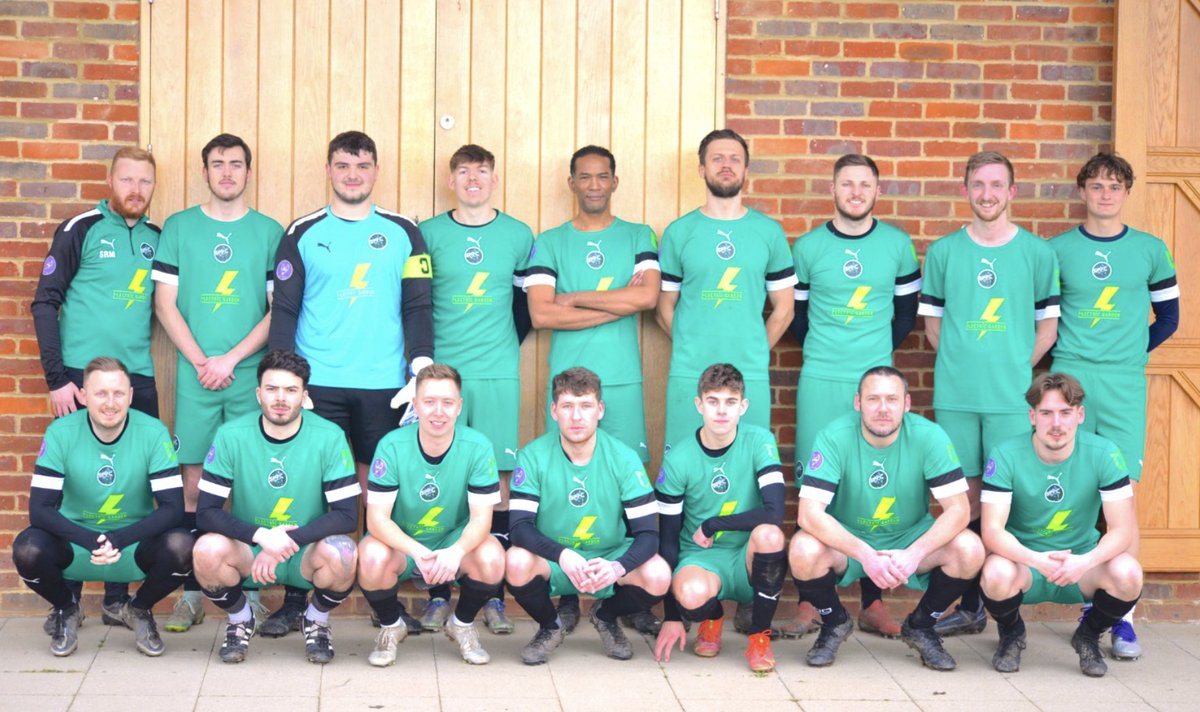 ⚽️After a successful 2022/23 season we are looking for new players to play in one of our two teams   

🟢Players of all standards welcome⚫️

📱07895 462649 or DM for details