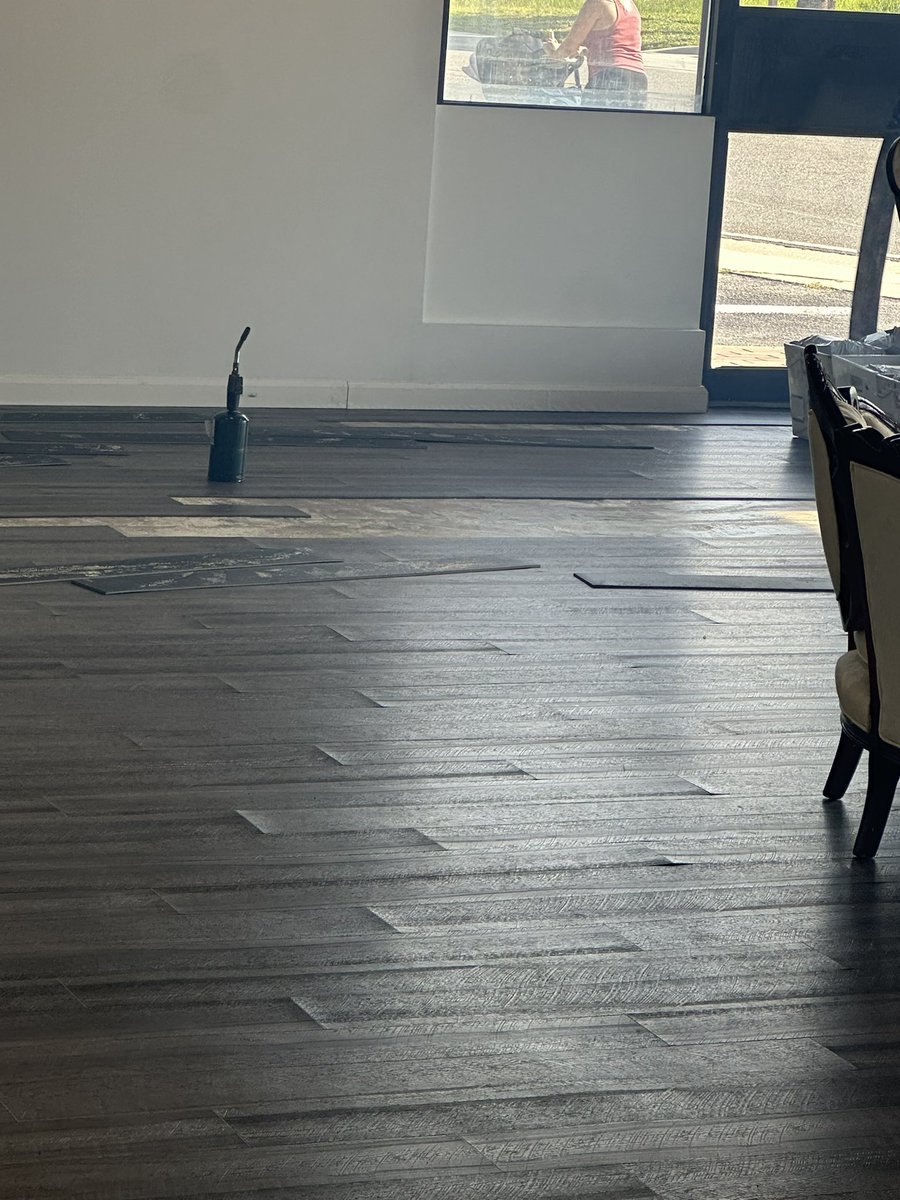 smcroasters's tweet photo. So @EmpireToday installed a floor a few weeks ago…

Never finished the job…

Then told us to call legal they ain’t helping.

Floors coming up lol….

So much for a year warranty. https://t.co/AcN7Y4yJ5t