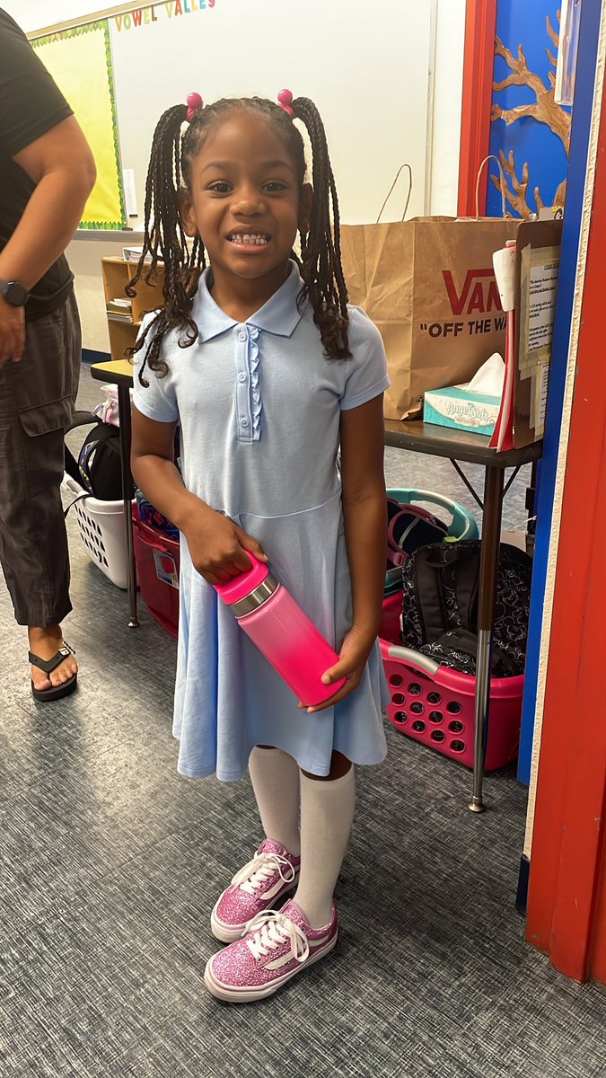 PrettyGreenLuv's tweet photo. Nani started Elementary school today. .. Her first day of kindergarten, She was so ready & excitedโผ๏ธ๐ค๐ค๐ฅฐ๐ฅฐ๐๐๐๐๐๐ฉต๐๐
#Harmoni ๐โโ๏ธ๐ธ๐
#Mysecondborn ๐ญ
#mybiggirl
#firstdayofschool โ๏ธ๐๐๏ธ๐ซ
#elementaryschool
#kindergarten
#kindergartenready
#theygrowupsofast ๐ฉ https://t.co/oU1B9pW22i