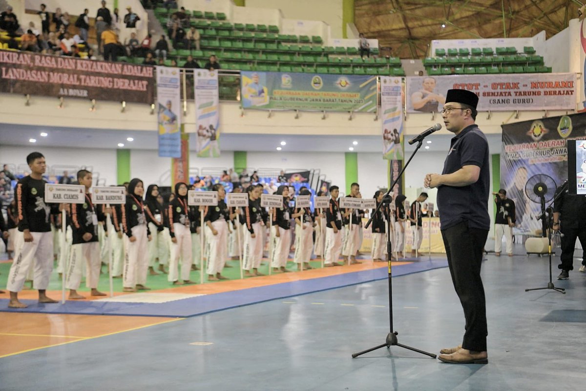ridwankamil's tweet photo. Membuka kejuaraan Piala Gubernur Jawa Barat Tahun 2023 Cabang Olahraga Tarung Derajat di Gedung Youth Center, Arcamanik. Selamat bertanding kepada para peserta, junjung tinggi sportivitas! #IndonesiaJuara #JabarJuara #RidwanKamil -admin https://t.co/z6Zjz3iI0D