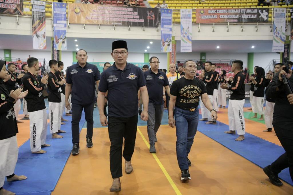 ridwankamil's tweet photo. Membuka kejuaraan Piala Gubernur Jawa Barat Tahun 2023 Cabang Olahraga Tarung Derajat di Gedung Youth Center, Arcamanik. Selamat bertanding kepada para peserta, junjung tinggi sportivitas! #IndonesiaJuara #JabarJuara #RidwanKamil -admin https://t.co/z6Zjz3iI0D