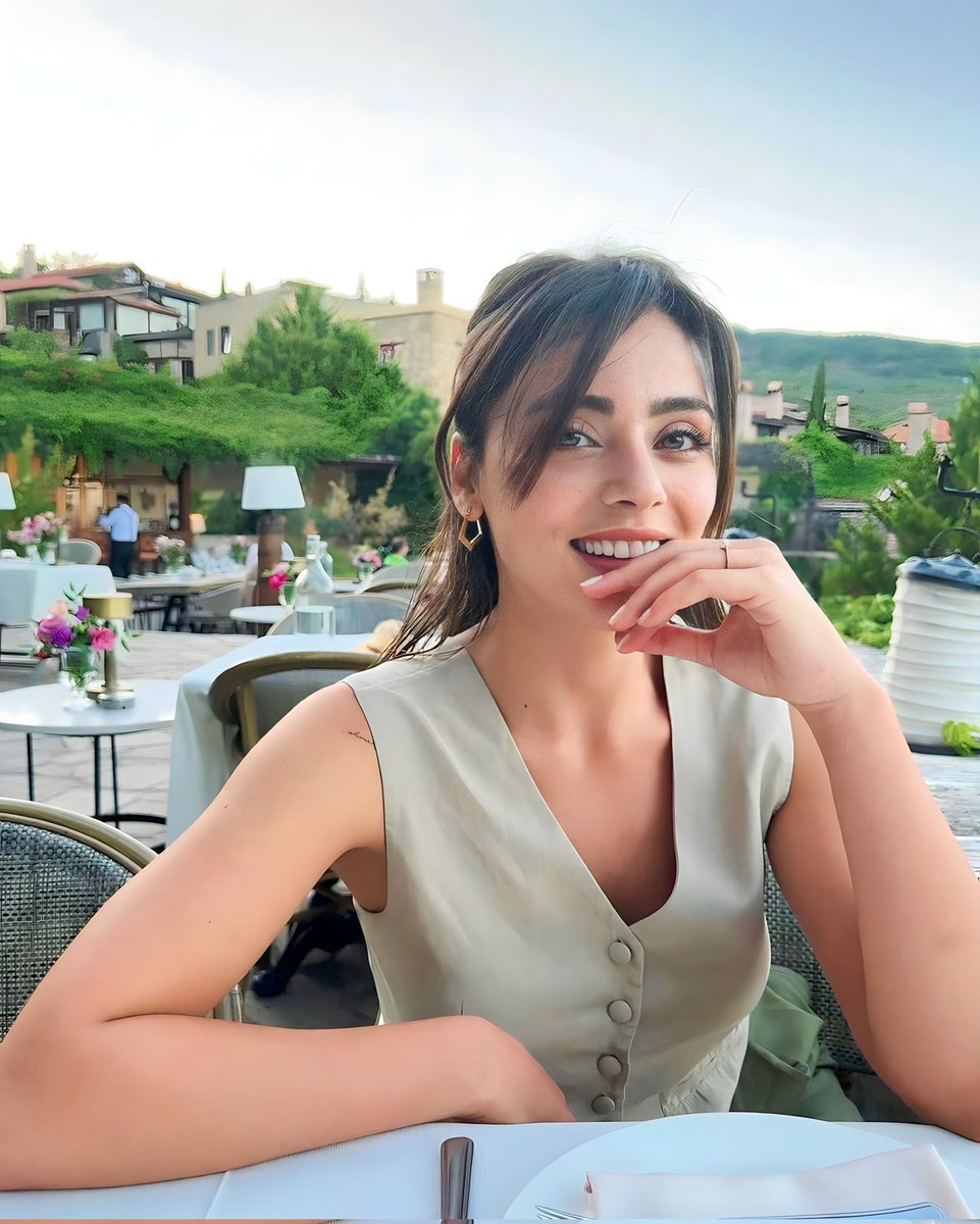 ışık dolu kız ✨

#SılaTürkoğlu