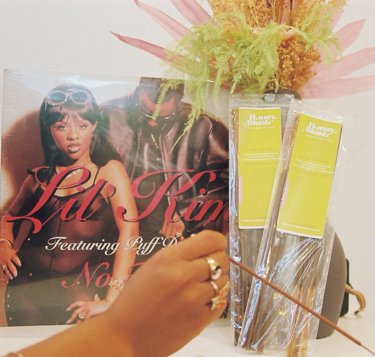 jazminekind's tweet photo. The new @itshoneyblush flavor is called “Rose Golden” and it’s inspired by @KiDCuDi &amp; WILLOW 

On site and drop offs available starting next Friday 8/18.  50 packs only. 20 incense. Dedicated to 50 more years🥂

Shot by @Weswill216 / Floral @itsbyKG https://t.co/0OwfDqIyfY