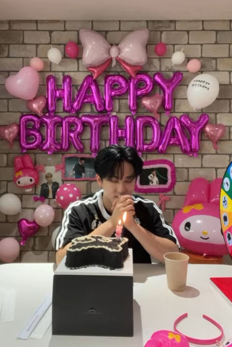 cchyunbin's tweet photo. feliz cumpleaños a mi changbinnie, te amo, ojalá seas feliz siempre 🤍 https://t.co/8LvZMk45vn